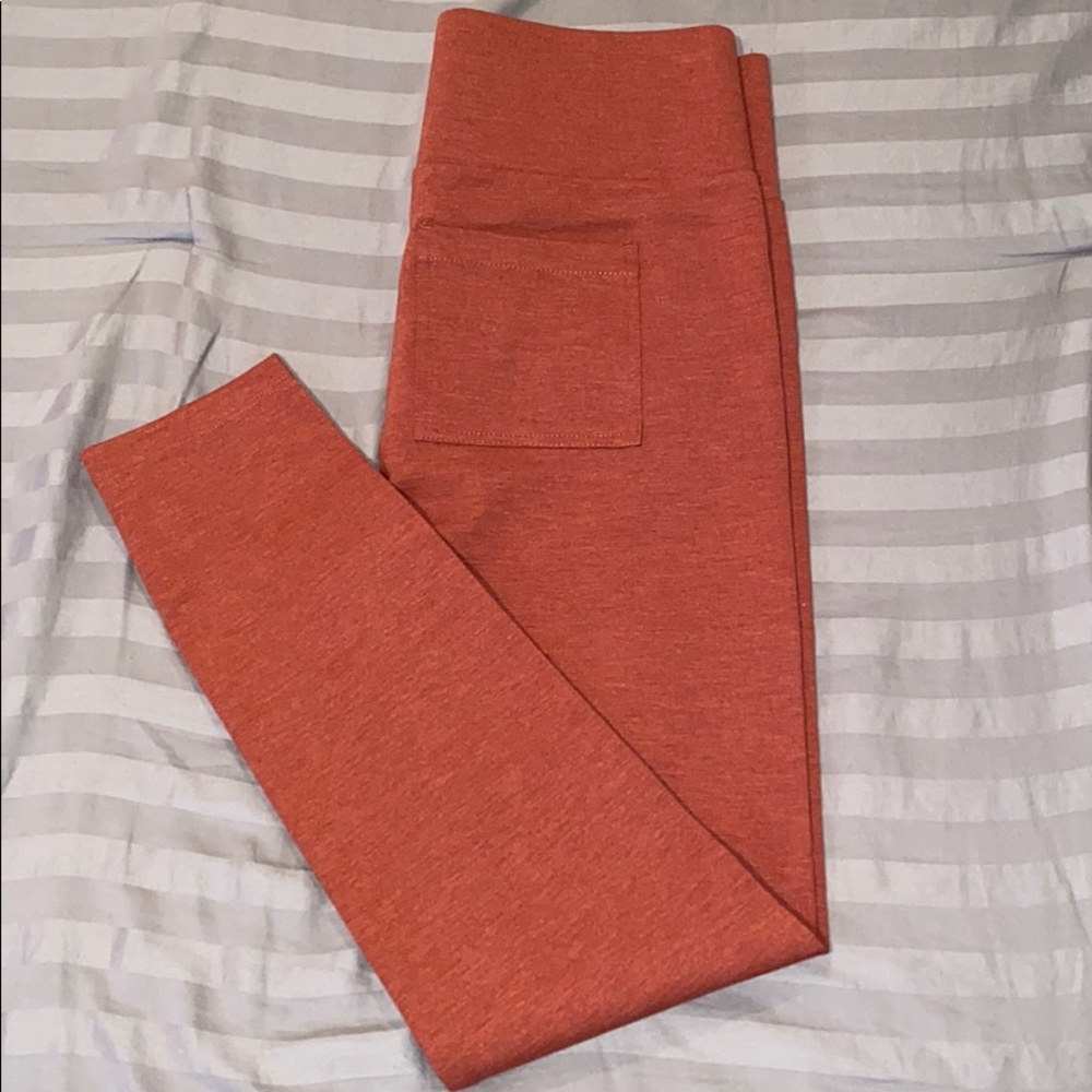 Lou & Grey leggings